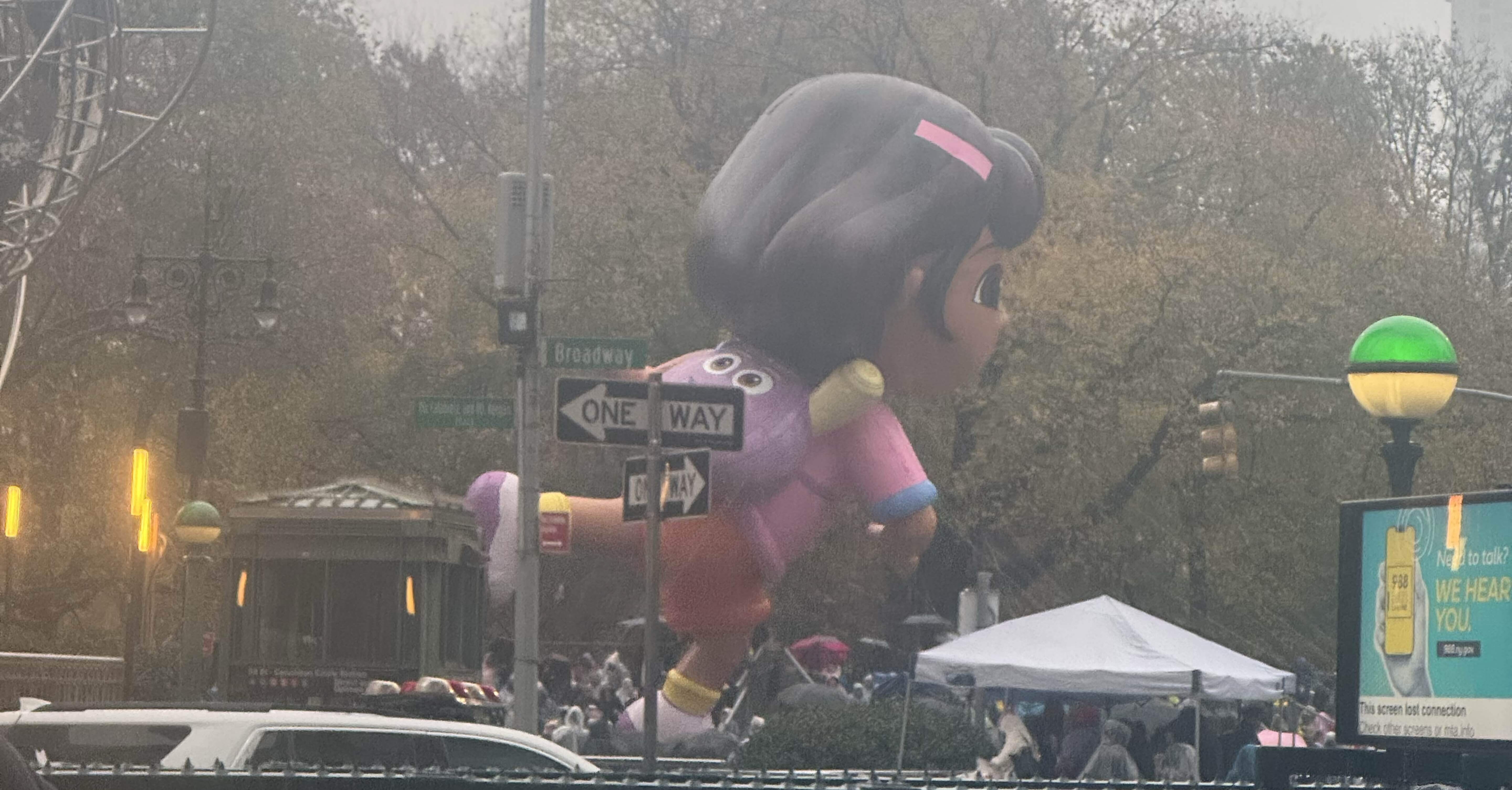 ニューヨークで毎日困ってました】2024雨のサンクスギビングパレード