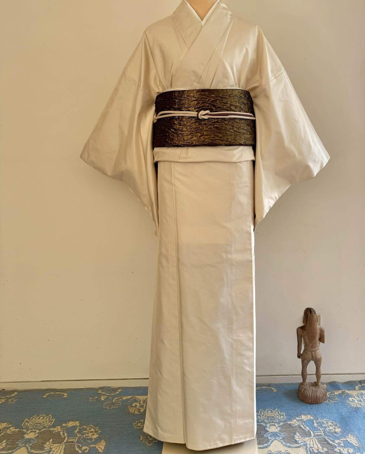 無地の大島紬 未着用 東京ますいわ屋 小紋 白大島紬 無地 ホワイト