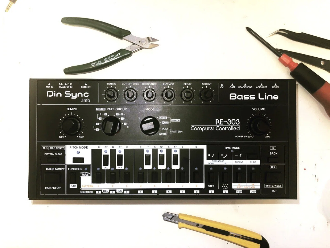 RE303 TB303 レプリカ ROLAND（RE-303製作記｜Jun）