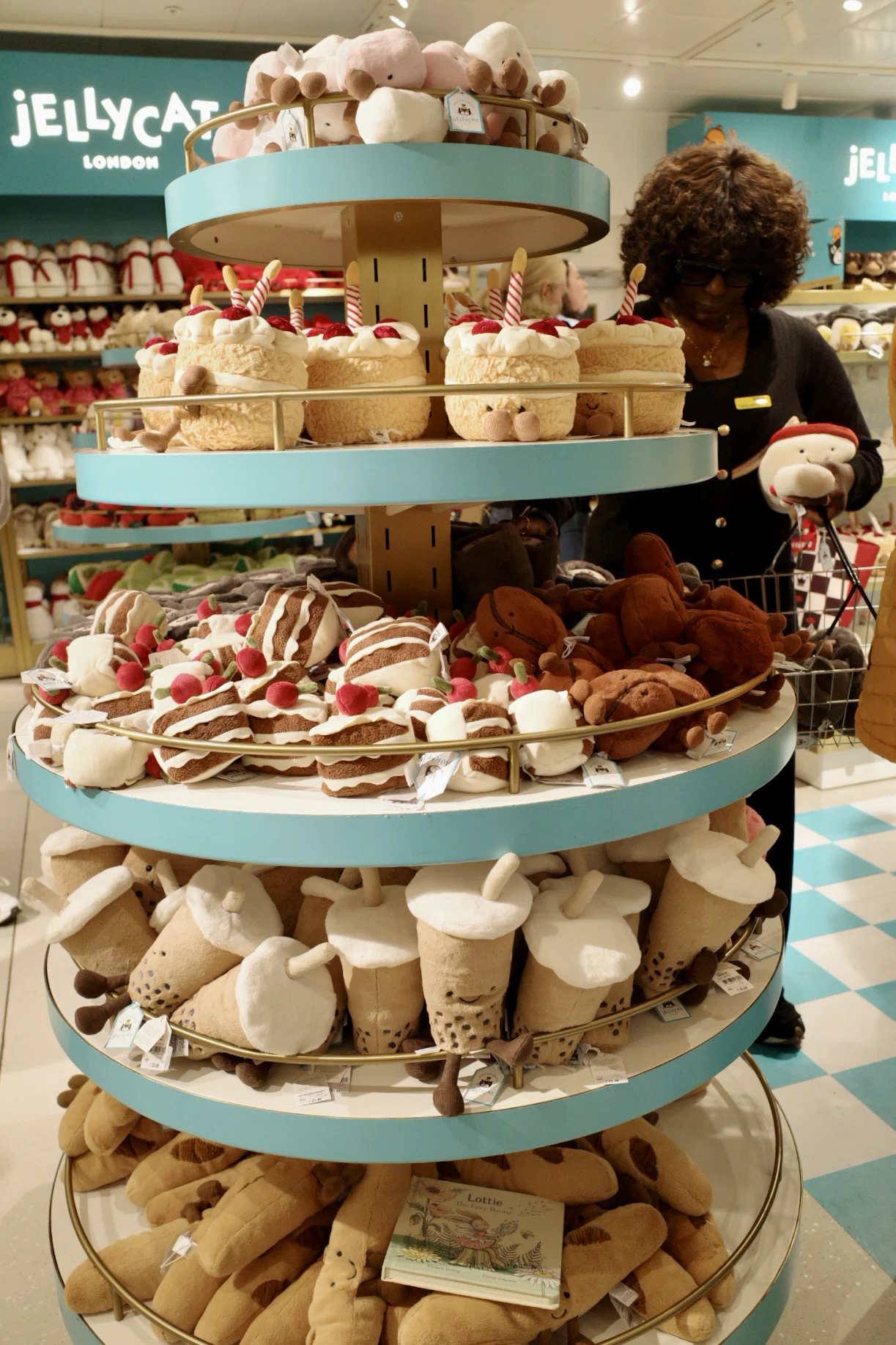 jellycat ケーキ ジェリーキャットの故郷・ロンドンで爆買い ハチ ユリ