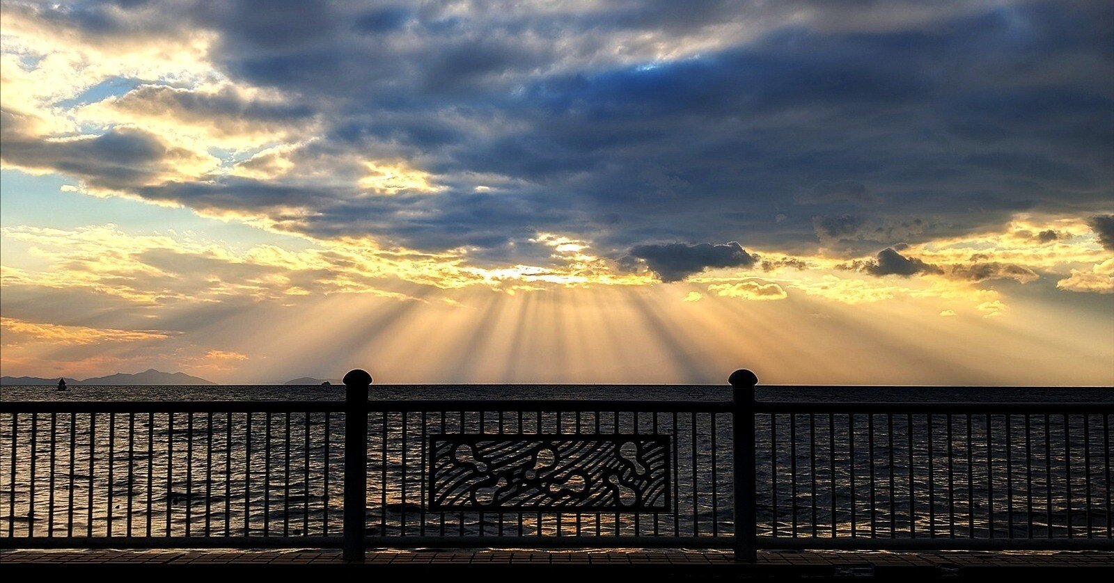 天使の梯子を見た京都からの帰り道｜annon