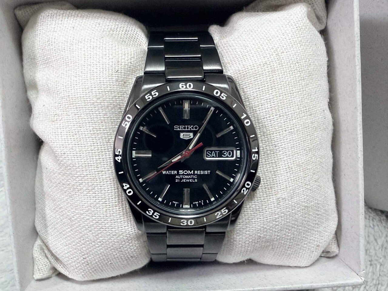 あなたにおすすめの商品 SEIKO5「黒い稲妻」を38歳の誕生日プレゼントにもらった。｜ぎんた 時計