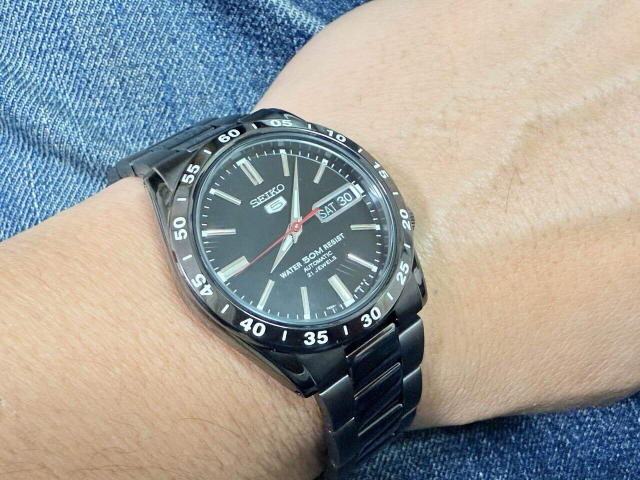大人気の SEIKO5「黒い稲妻」を38歳の誕生日プレゼントにもらった。｜ぎんた 時計