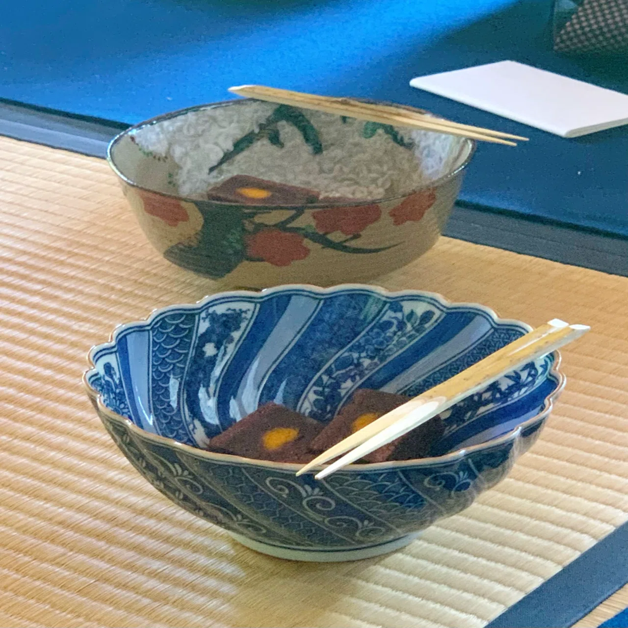 ここに写っているもの全て、陶器なんです！ もちろんお釜も茶杓もお棗