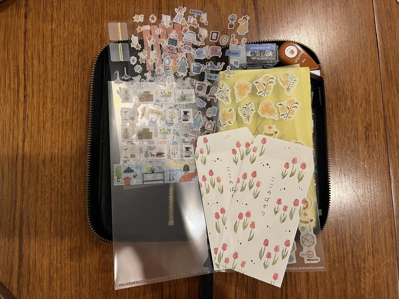 ほぼ日weeksジッパーズの収納力。ペンケースいらずの使い方｜北乃手帳