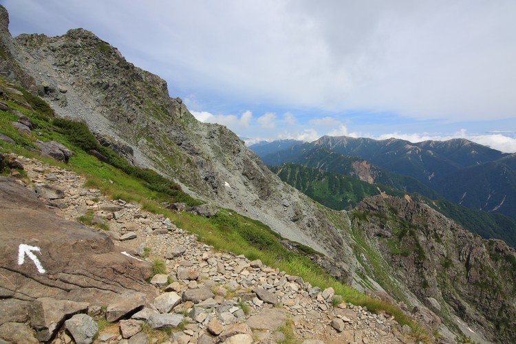 【撮影場所】涸沢から北穂高の登山道（長野県） 【撮影日】2019.8.12 【カメラ】Canon EOS 7D Mark II 【レンズ】TOKINA AT-X 11-20 PRO DX CAF