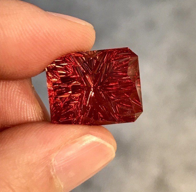 レトロ　宝石画 アメリカ・ツーソンのミネラルショーに見る世界の色石マーケット動向