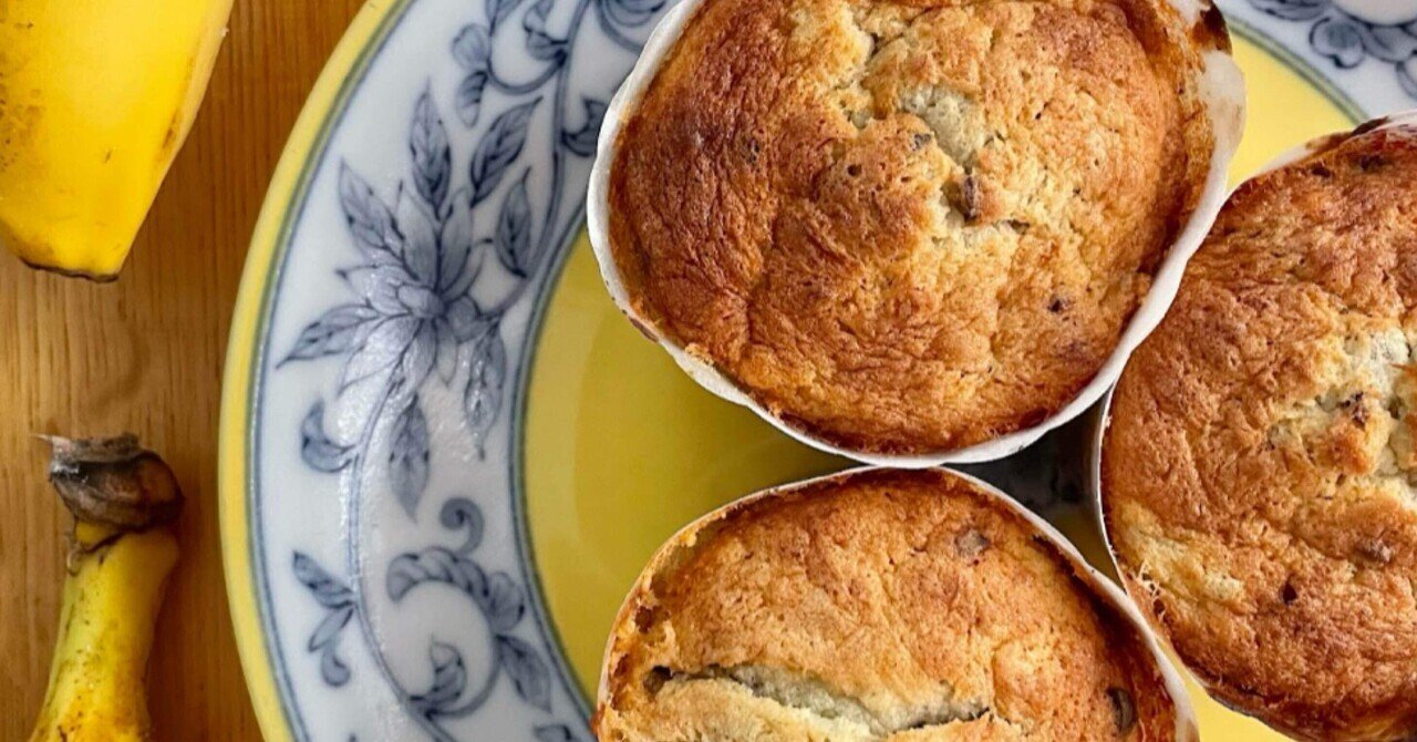 シルバーライナーの白いピークオレンジと黄色の層をトッピングしたキャンディーコーンに似たカラフルなカップケーキイラスト素材透過、PNGフリー画像ダウンロード  - Pngtree, image size:1280x670