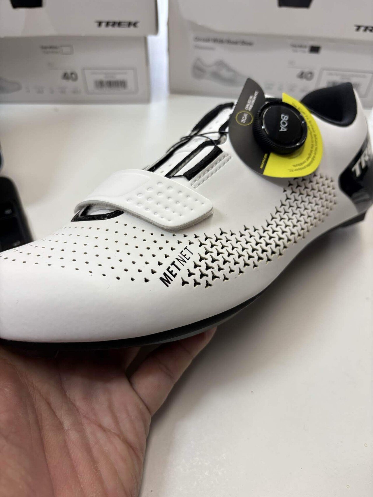 幅広(ワイド）もあるロードバイクシューズ TREK CircuitRoad Shoe