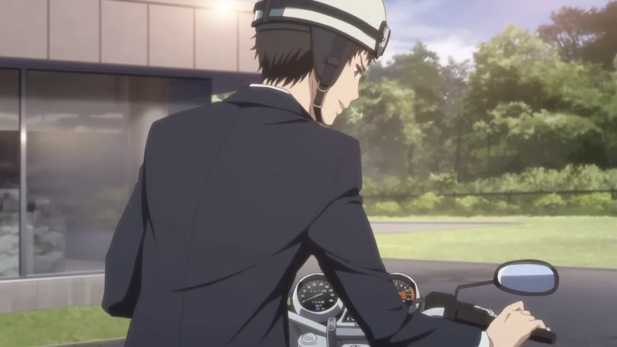 徹さんがバイクにまたがるシーン