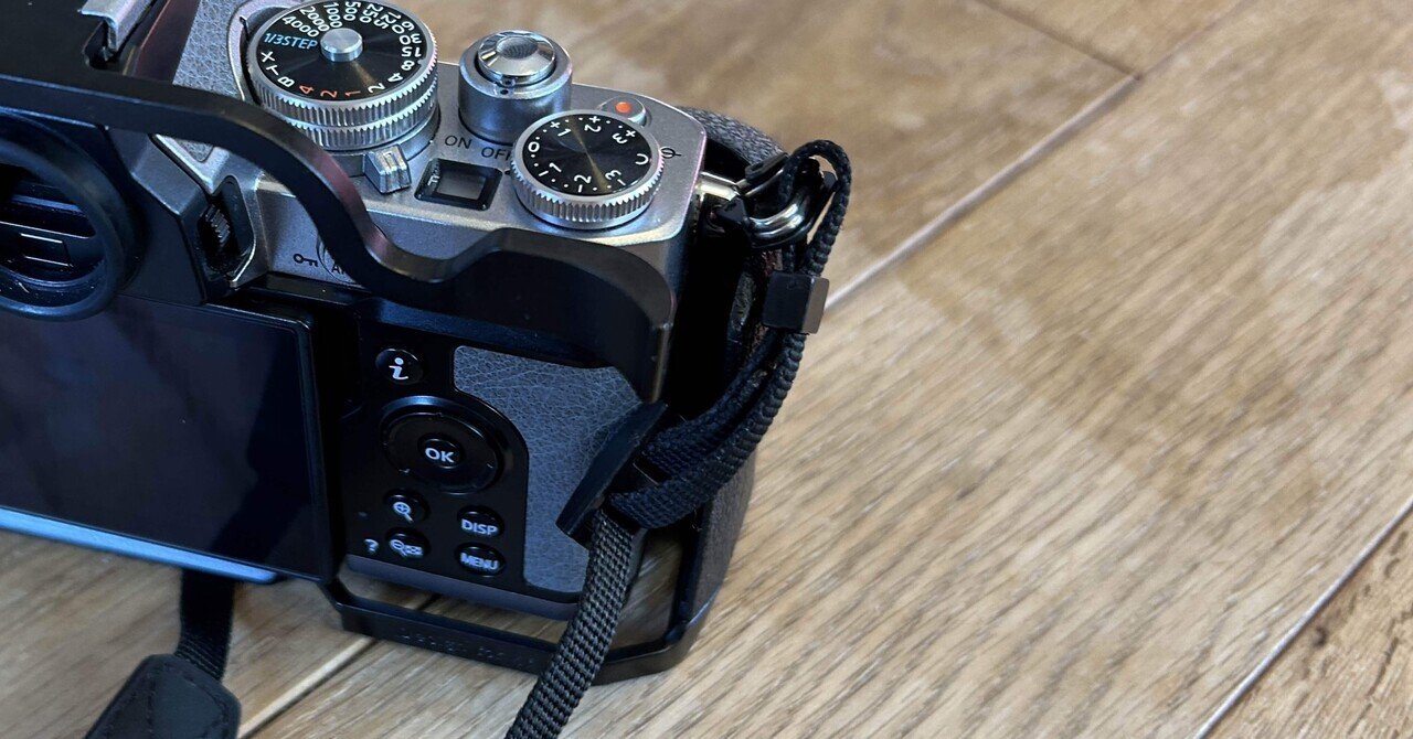 Nikon Zfcは「Zf用のグリップを使う」と最強に持ちやすくなる Nikon Zfcは「Zf用のグリップを使う」と最強に持ちやすくなる