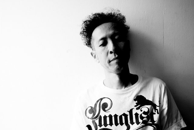 朝本浩文さんの初期のDJ仕事に同行した話｜utsuwa