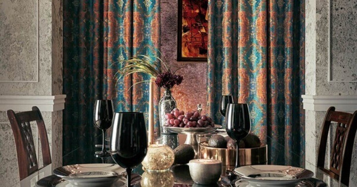 フランスアンティーク モダンに黒糸で刺繍されたアール・ヌーヴォーの