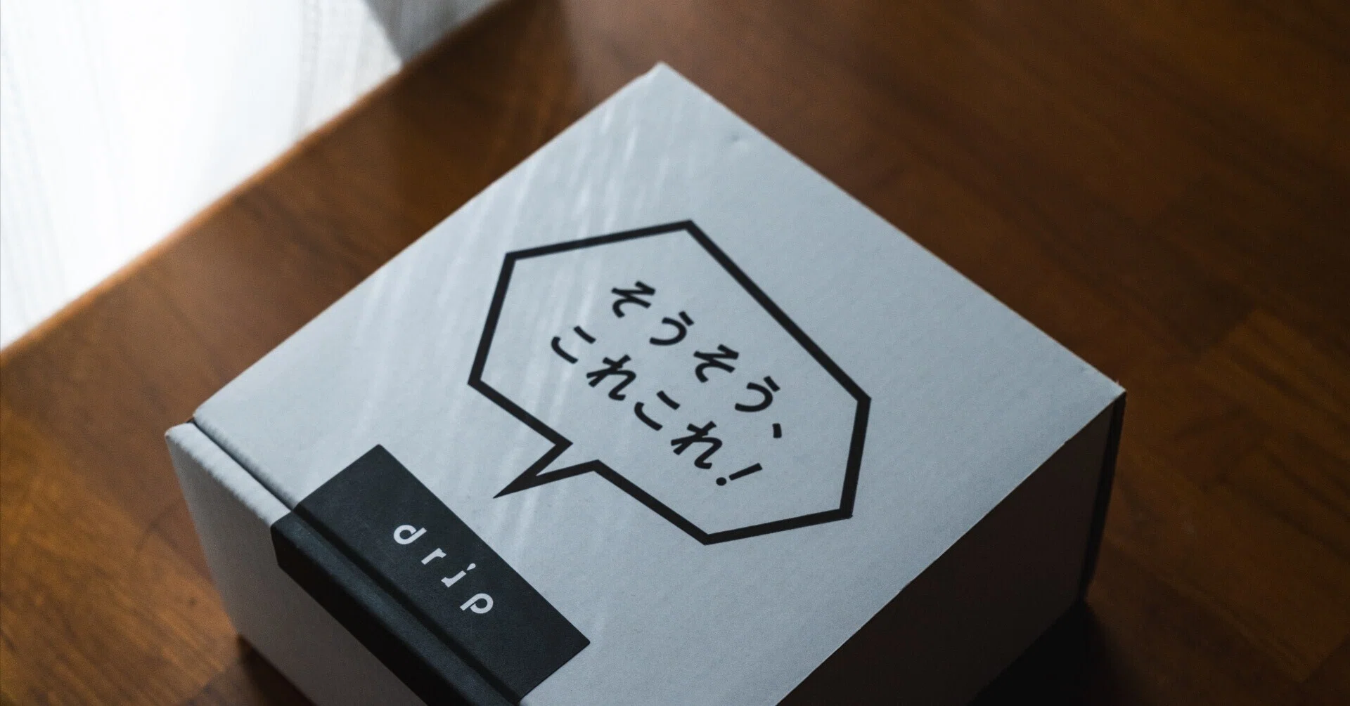 drip レザースクエアポーチ / スクウェア型の上品なレザーポーチ。｜minato