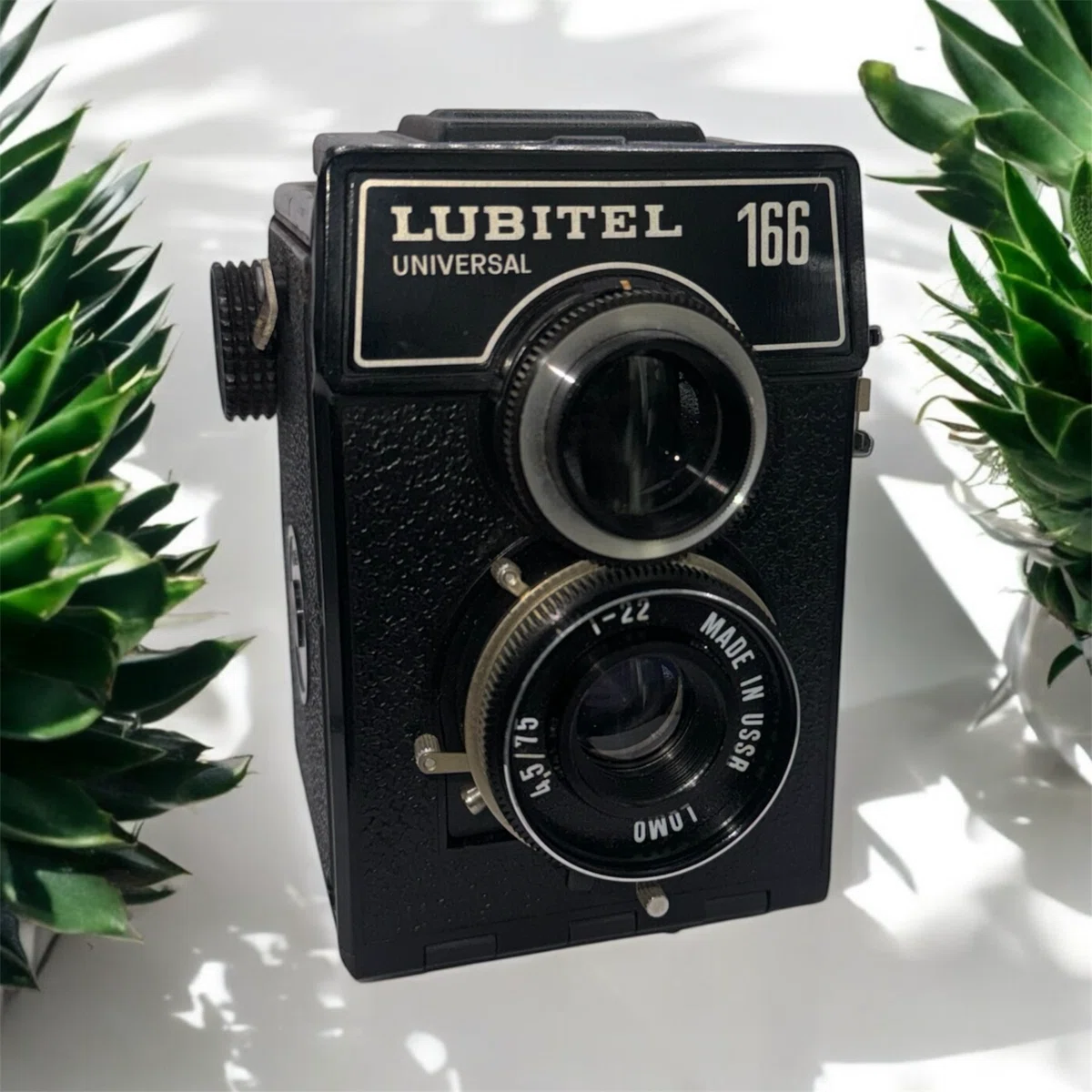 Old Lens : ロシア製二眼レフカメラ Lubitel 166 T-22｜Yoshiki77