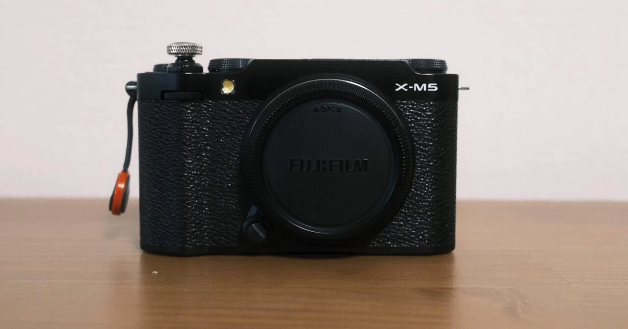 美品】FUJIFILM X-T4 ボディ ブラック 予備バッテリー付（X-M5レビュー 