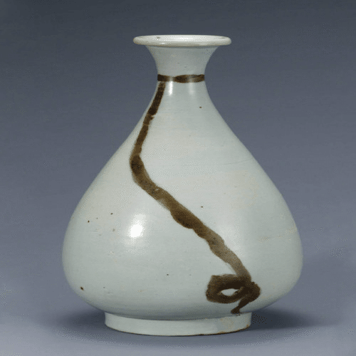 名作の秘密㉑] 白磁の上の韓国の抽象画、鉄絵白磁｜きむこ