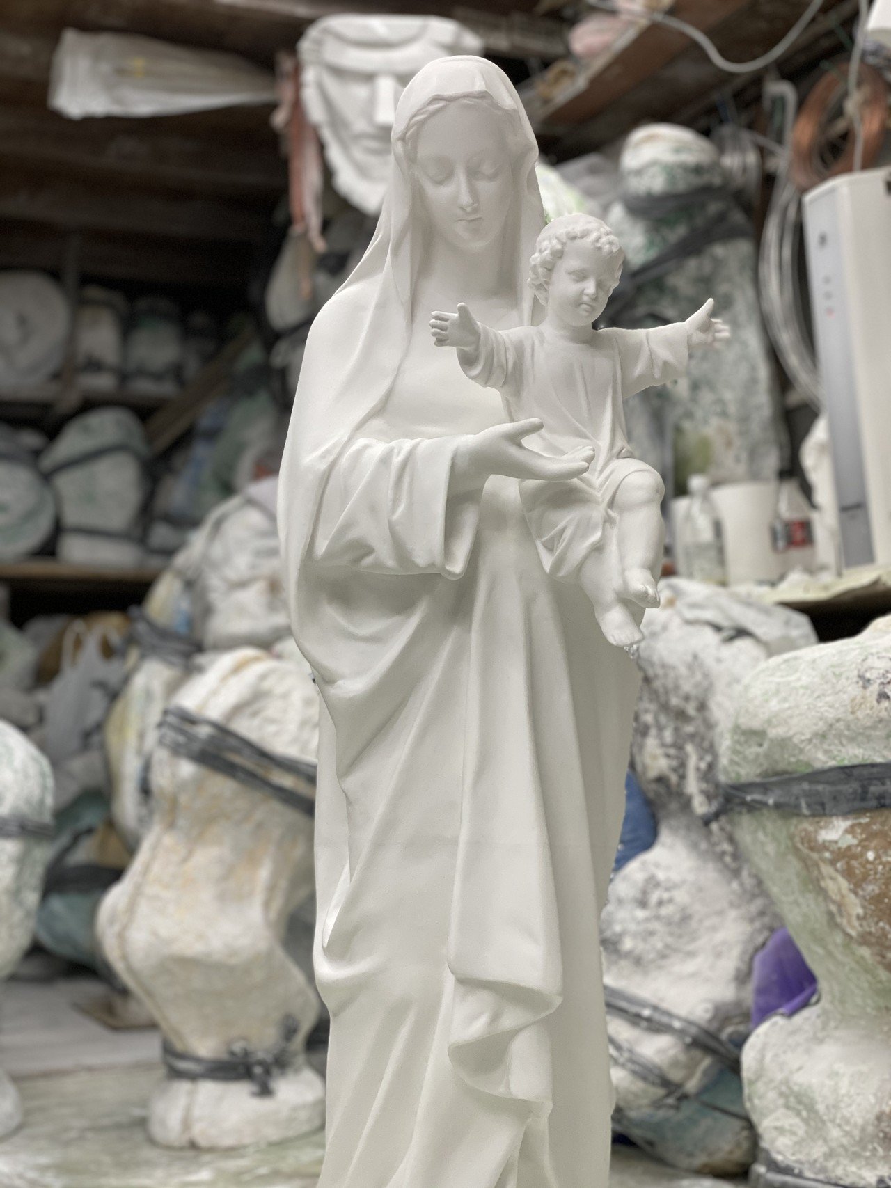 N-022 聖母子全身像｜石膏像ドットコム（脇本）