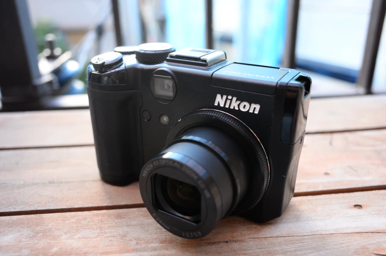 カメラ 【動作確認済】【モニター綺麗だけど暗い】Nikon COOLPIX P6000