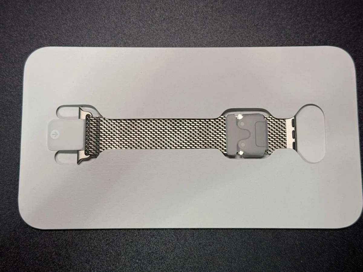 Apple Watch Ultra用にチタニウムミラネーゼループのバンドを購入｜たか