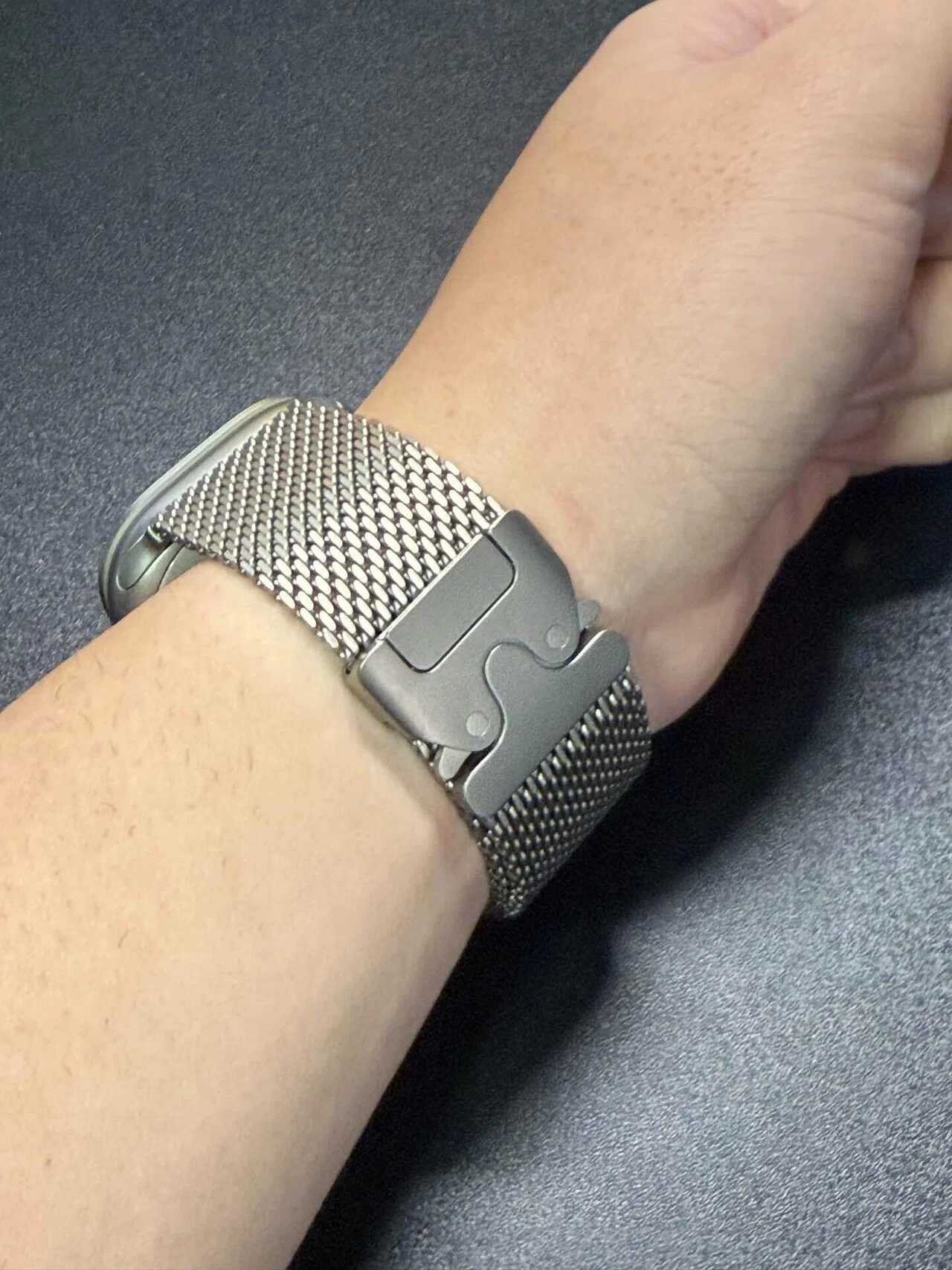 Apple Watch 純正 ナチュラル ミラネーゼループ M/L 46mm Apple Watch 純正 ナチュラル ミラネーゼループ M/L 46mm