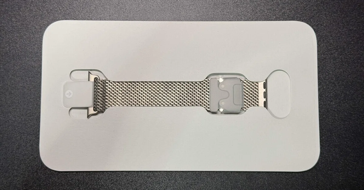 アップルウォッチ ナチュラルチタニウム ミラネーゼループ - M（Apple 