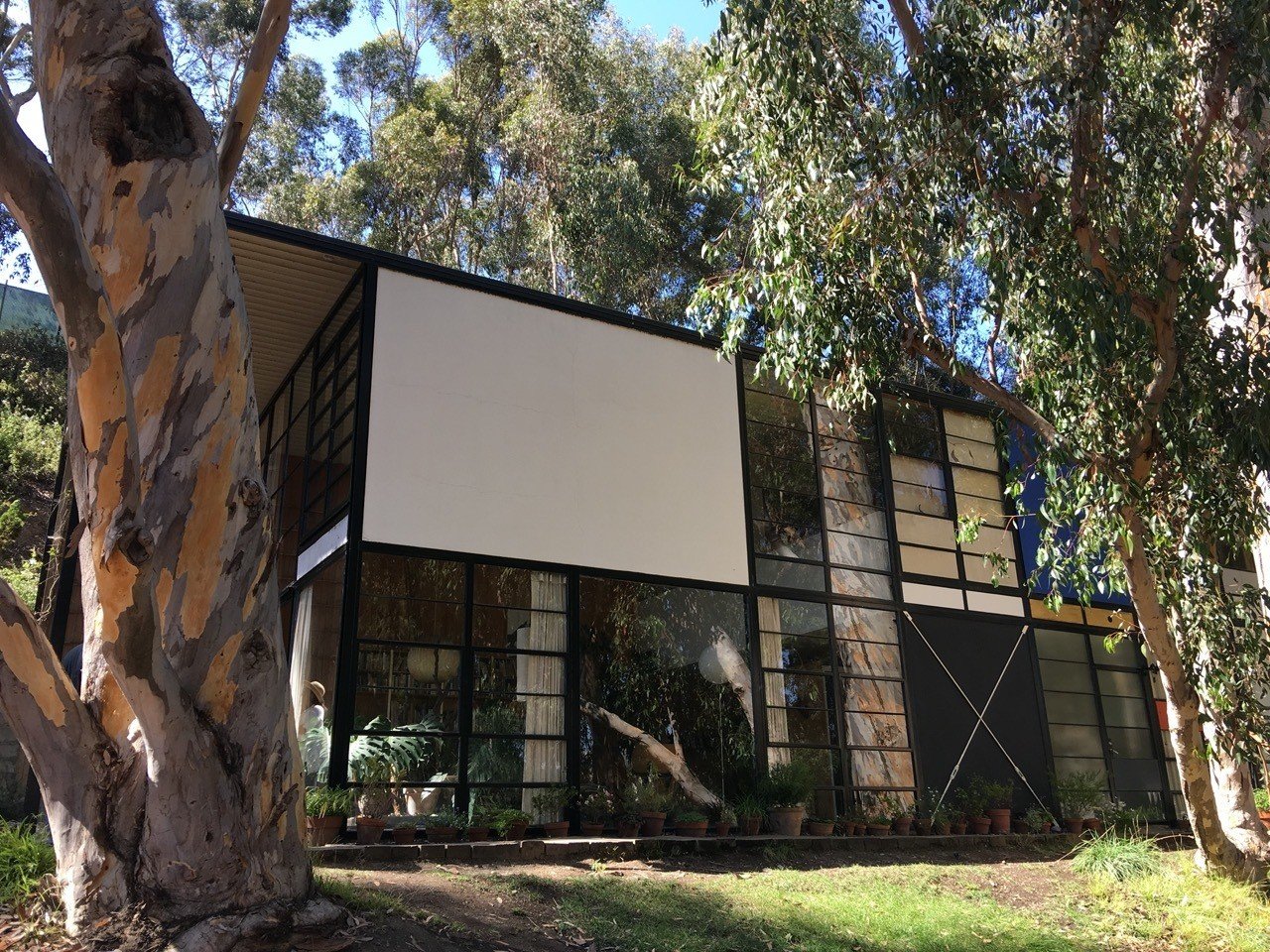 EAMES HOUSE イームズ Inside The Newly Restored Eames House In L.A. - Interior Design