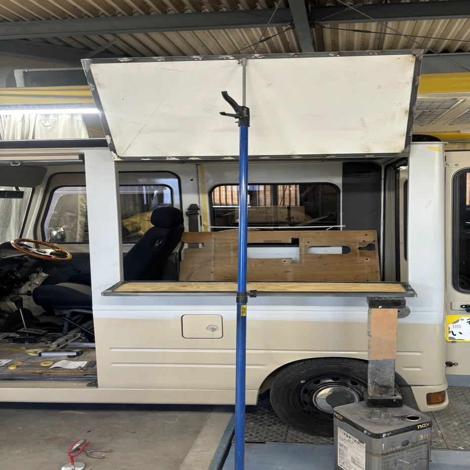 キッチンカー】受け渡し口開口その②｜yusami_kobo