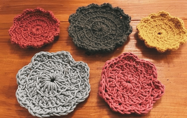 かぎ針編みの冬、空き家図書館と個展｜ななみ