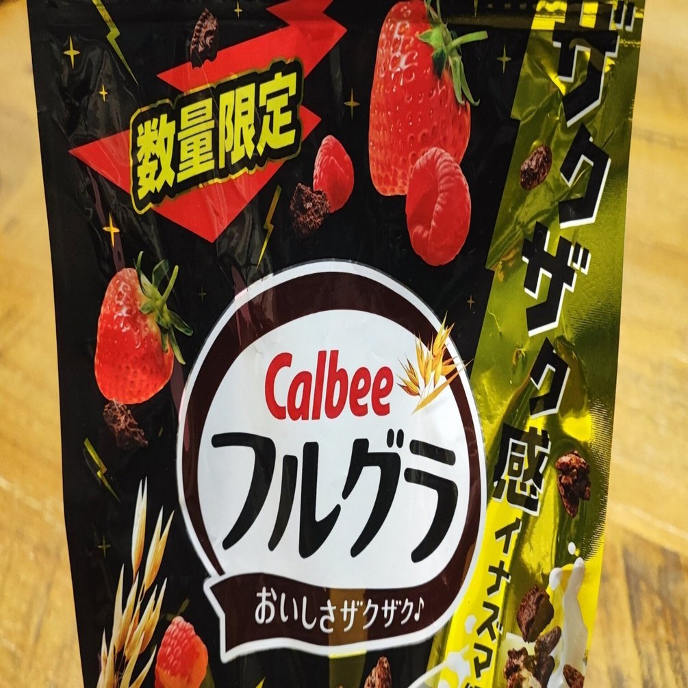 近所のスーパーに売っていたので フルグラ「ブラックサンダー味」を
