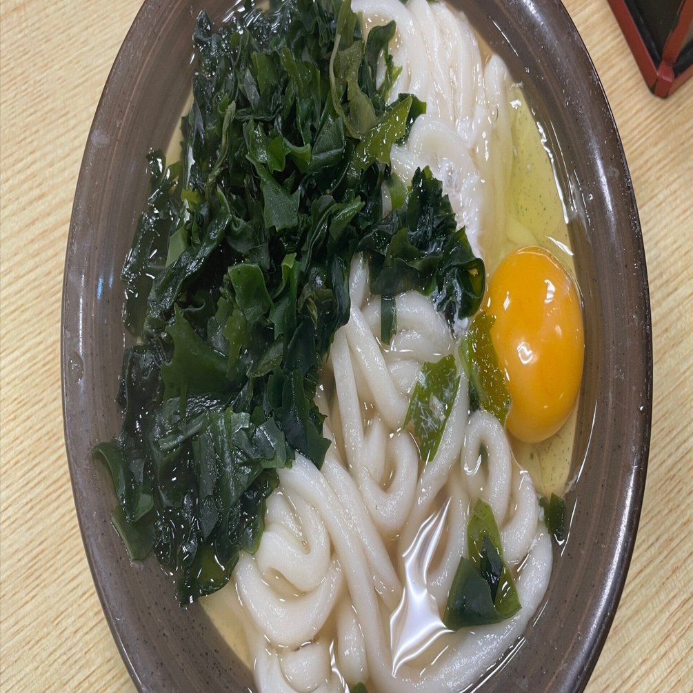 牧のうどん「わかめうどん」と生卵で究極の「ととのいうどん」が