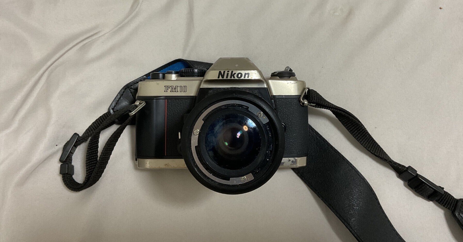 機械式フィルムカメラ Nikon FM10 彼女の娘へのプレゼントで欲しくなっ 機械式フィルムカメラ Nikon FM10 彼女の娘へのプレゼントで欲しくなっ