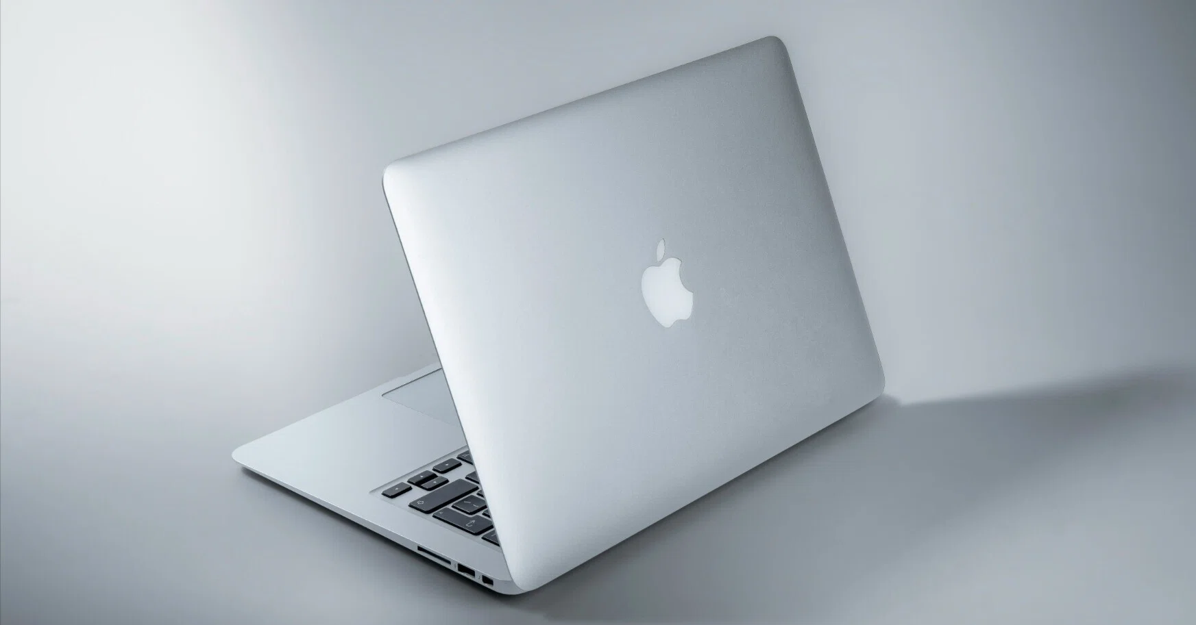 本当に値段ほどの価値はある？Mac Book Proを2台買った私の感想｜ねこ