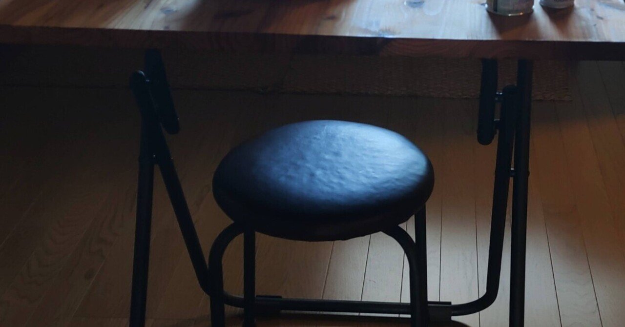 テーブルの足をアイアンペイントの黒色に塗りました｜ぷらとっとっと