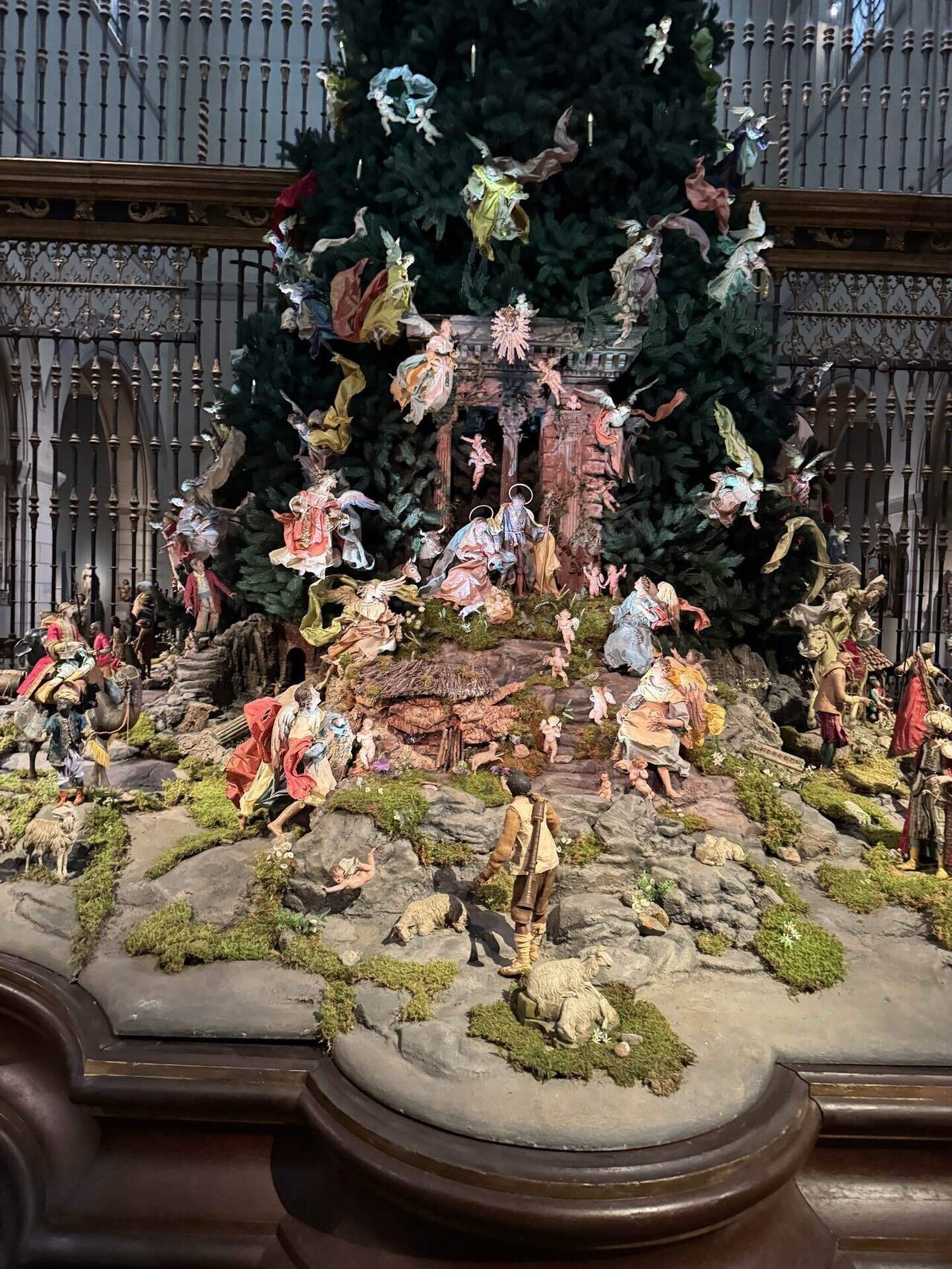 ニューヨークで毎日困ってます】メトロポリタン美術館のツリーと