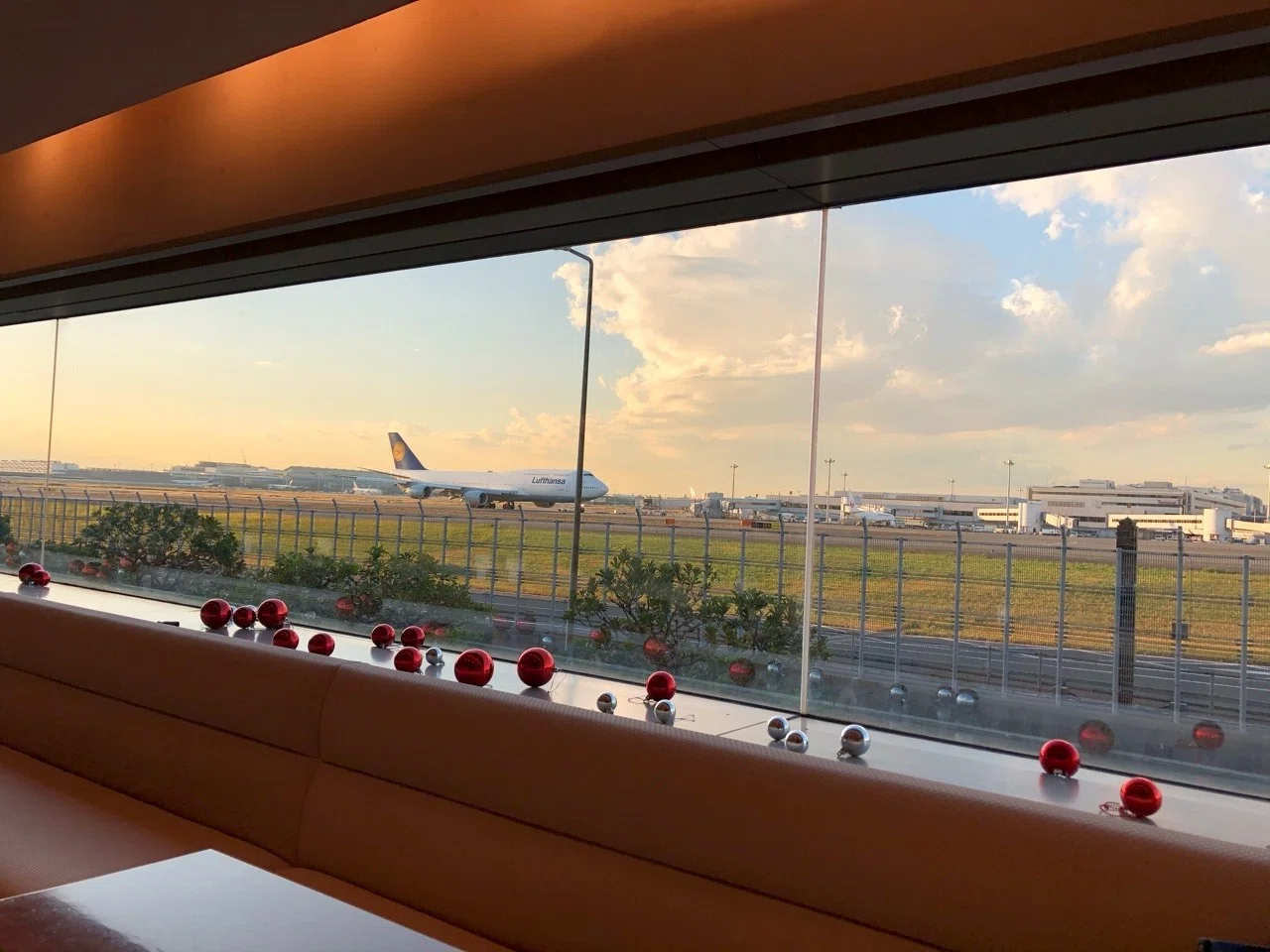 飛行機が間近で見えるカフェで勉強しようとしたら という話 Kobaryu Note