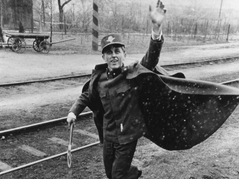 映画 厳重に監視された列車 いつ どの時代にもある戦時下の凄春 ドント ウォーリー Note
