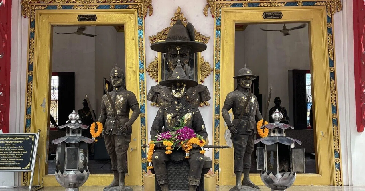 ワットナーククラーン】タークシン王愛が強すぎる寺院｜UNI(ゆに