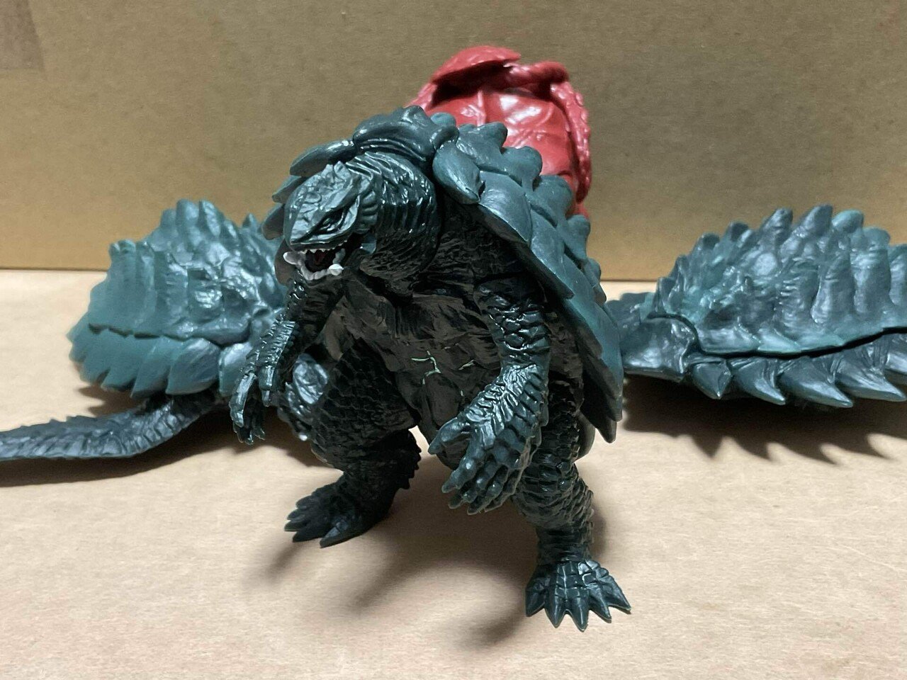 ゴジラと来たら次はこれだ！と、HGガメラも引っ張り出して