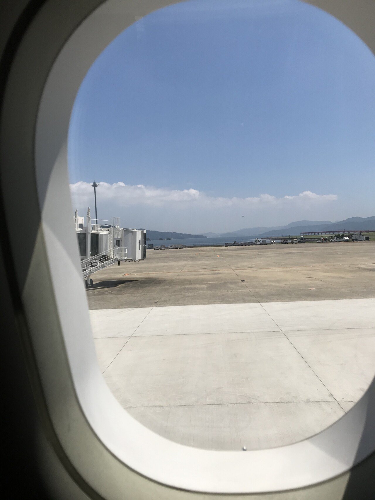 飛行機の窓から見る景色はいつでもいいものです(◦ˉ ˘ ˉ◦) ｜ぐっち