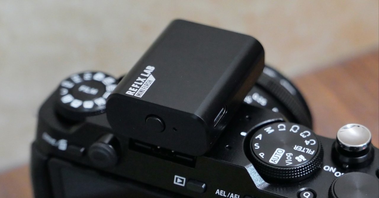 コンパクトカメラのためのミニフラッシュ。 REFLX LAB と ANDOER と