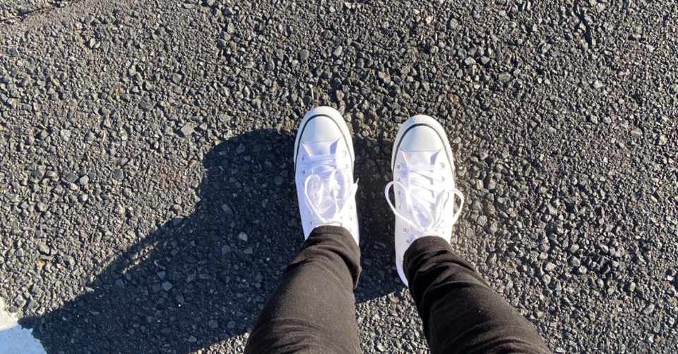 白いバスケットシューズ Kazumi Note