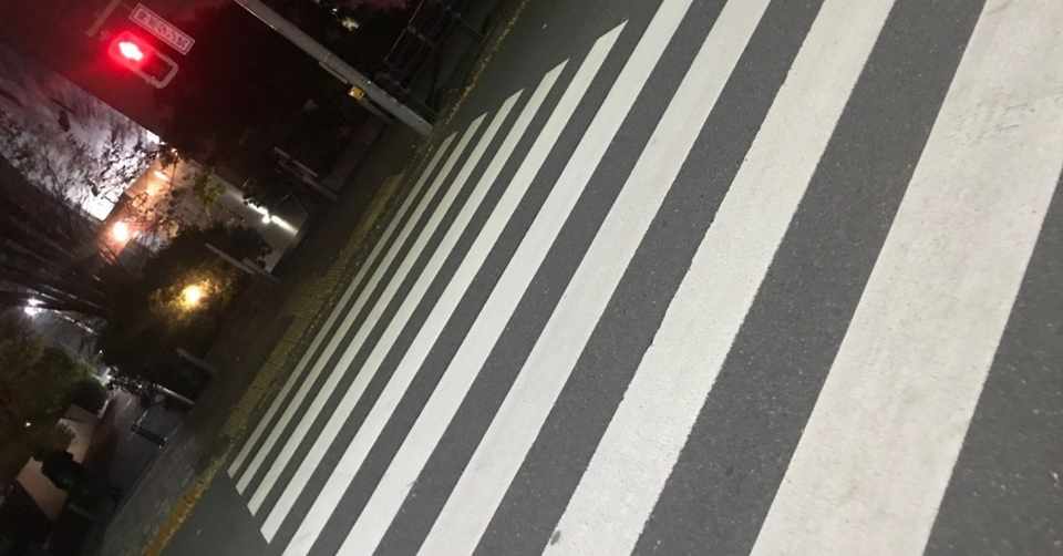 無意識に渡った横断歩道の白線 が何本あったかなんて誰も覚えていない ましてや そこを渡った人数なんて誰も知らないだろう 何気なく過ぎていく時は遠い昔のように感じ 何気なく過ぎていく人は自分を追い越し次第 早稲田大学ア式蹴球部 公式 Note