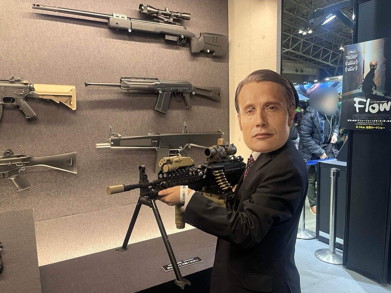 マッツ・ミケルセンとヒュー・ダンシーとダブル撮影してキアヌ