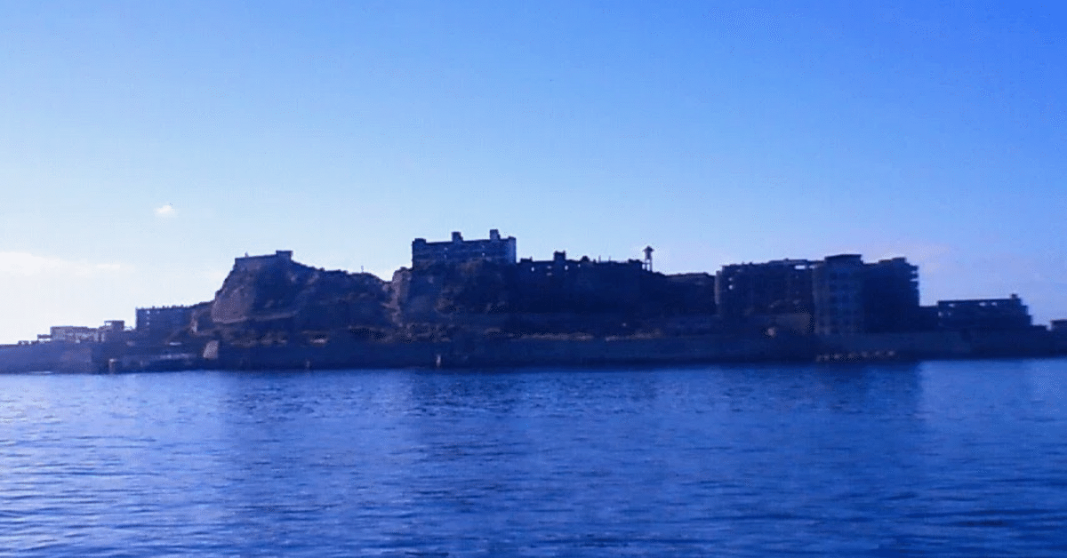 端島（軍艦島）写真集３冊セット➕おまけ本　端島　海に眠るダイヤモンド GREAT HASHIMA 大いなる端島 | 端島閉山40周年記念事業実行委員