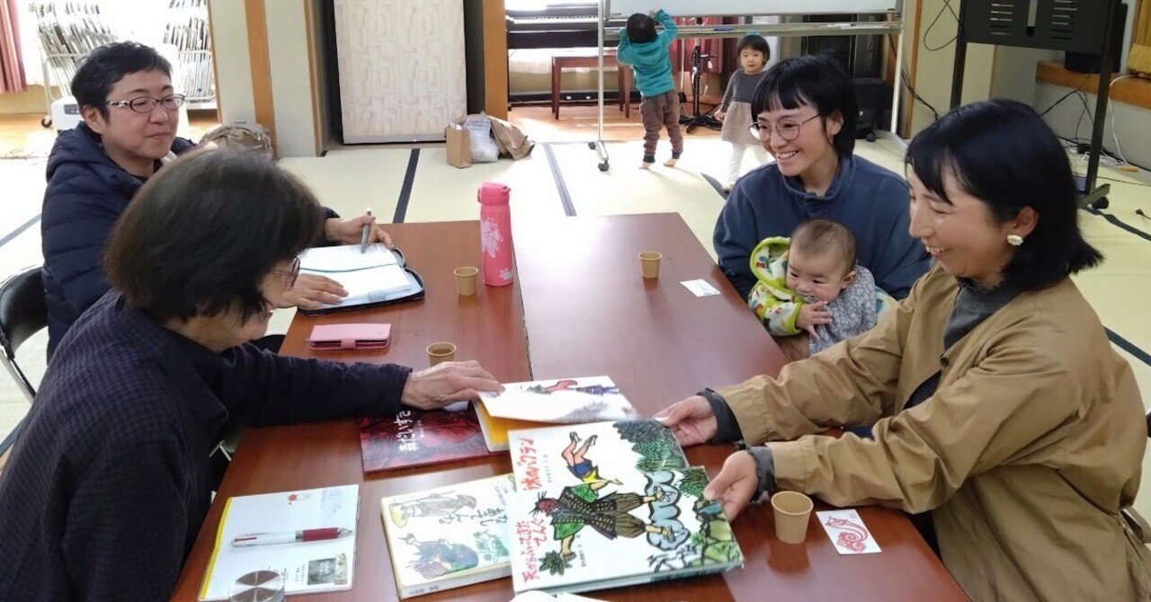 絵本のような世界観を持った作家のエッチングです。手彩色が