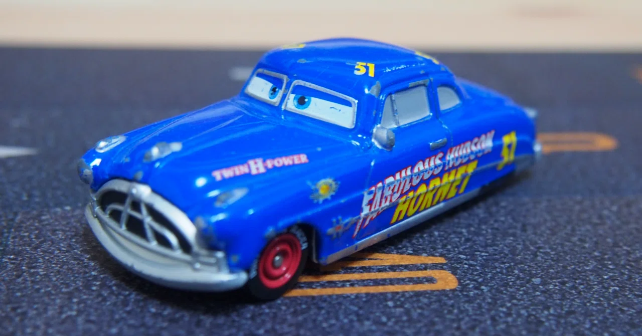 【新品】【未使用】カーズ ファビュラス ハドソン・ホーネット ピットクルー レア ファビュラスハドソンホーネット 事故 カーズの主要キャラクターの