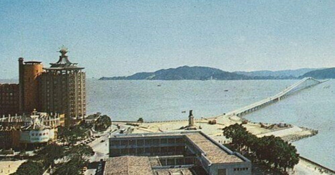 珠江の水面を見つめながら1990年2月。澳門｜chieko_hk