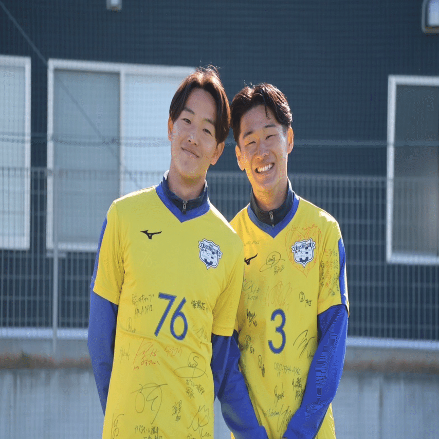 城西大学サッカー部　ユニフォーム一式 Yahoo!オークション -「大学 サッカー ユニフォーム」(実使用、サイン