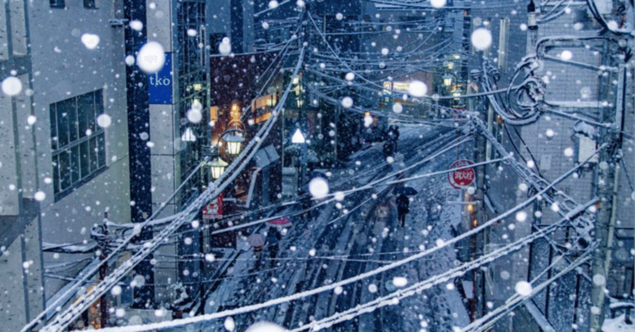 まちじゅうが首をすくめて初雪よ｜Kusabue／現代俳句